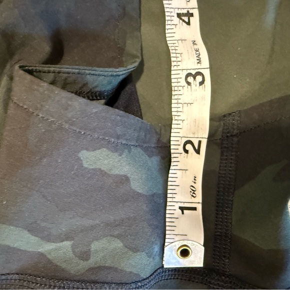 Lululemon Athletica Camo Black Women's Athletic Shorts Size 12 - Picture 5 of 7